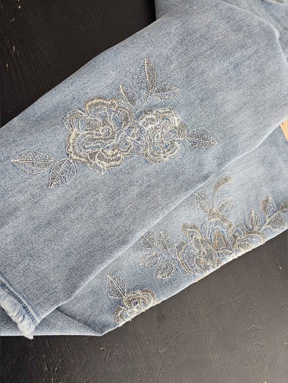 Democracy Light Blue Cropped Jeans with Embroidered Floral Detail. Size 6. - Picture 7 of 10